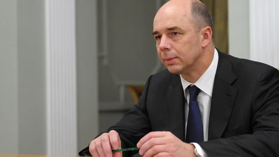 Глава министерства рассказал, что нейросети выступают подсказчиком при распределении средств и помогают налоговым и таможенным службам. Это происходит на фоне рекордного дефицита бюджетной системы в 2025 году.