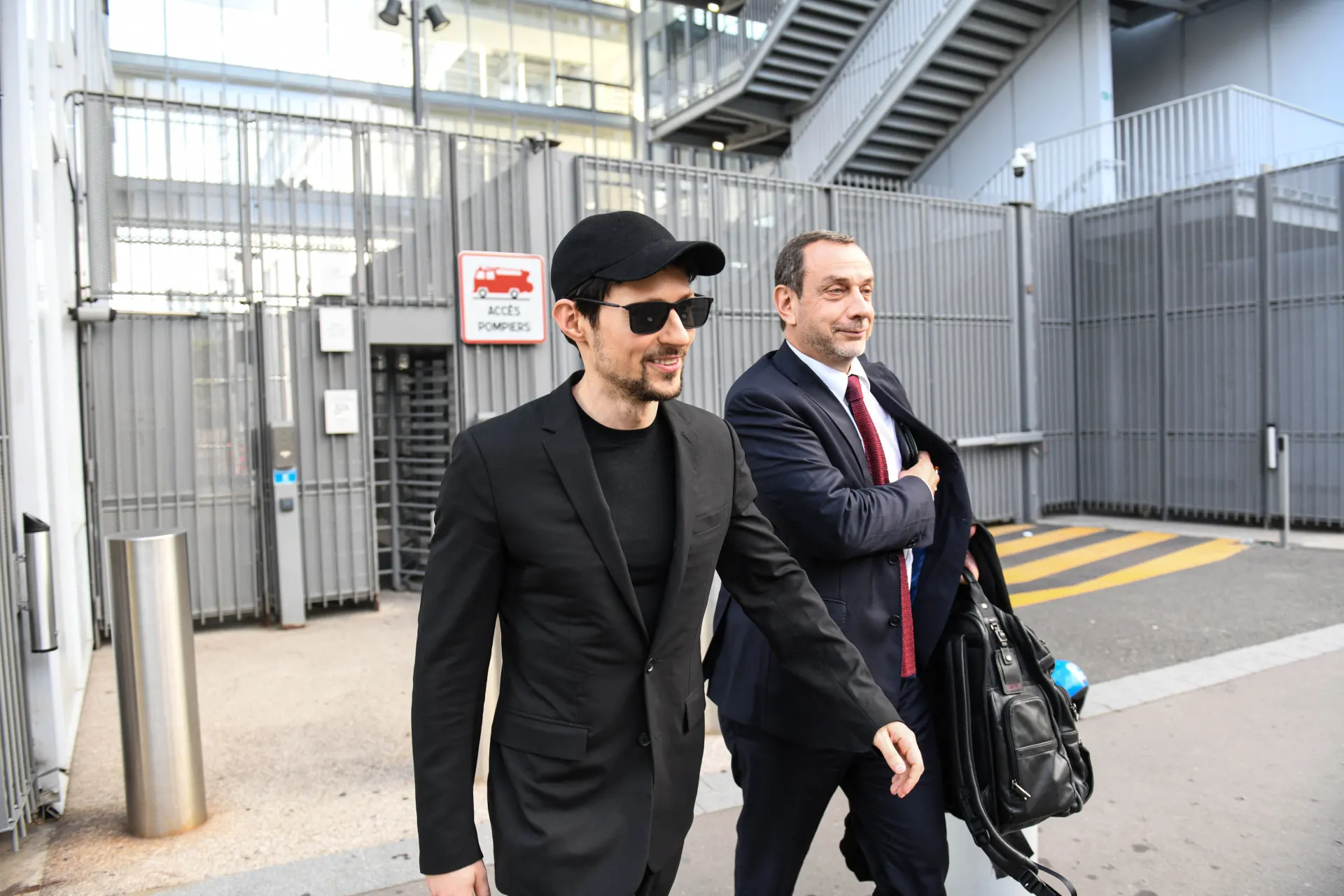 Основатель Telegram представил композицию «Свой живой интернет», созданную с помощью нейросети и посвящённую обходу интернет-ограничений, на фоне сообщений о его статусе подозреваемого и усилившемся давлении российских властей на мессенджер.