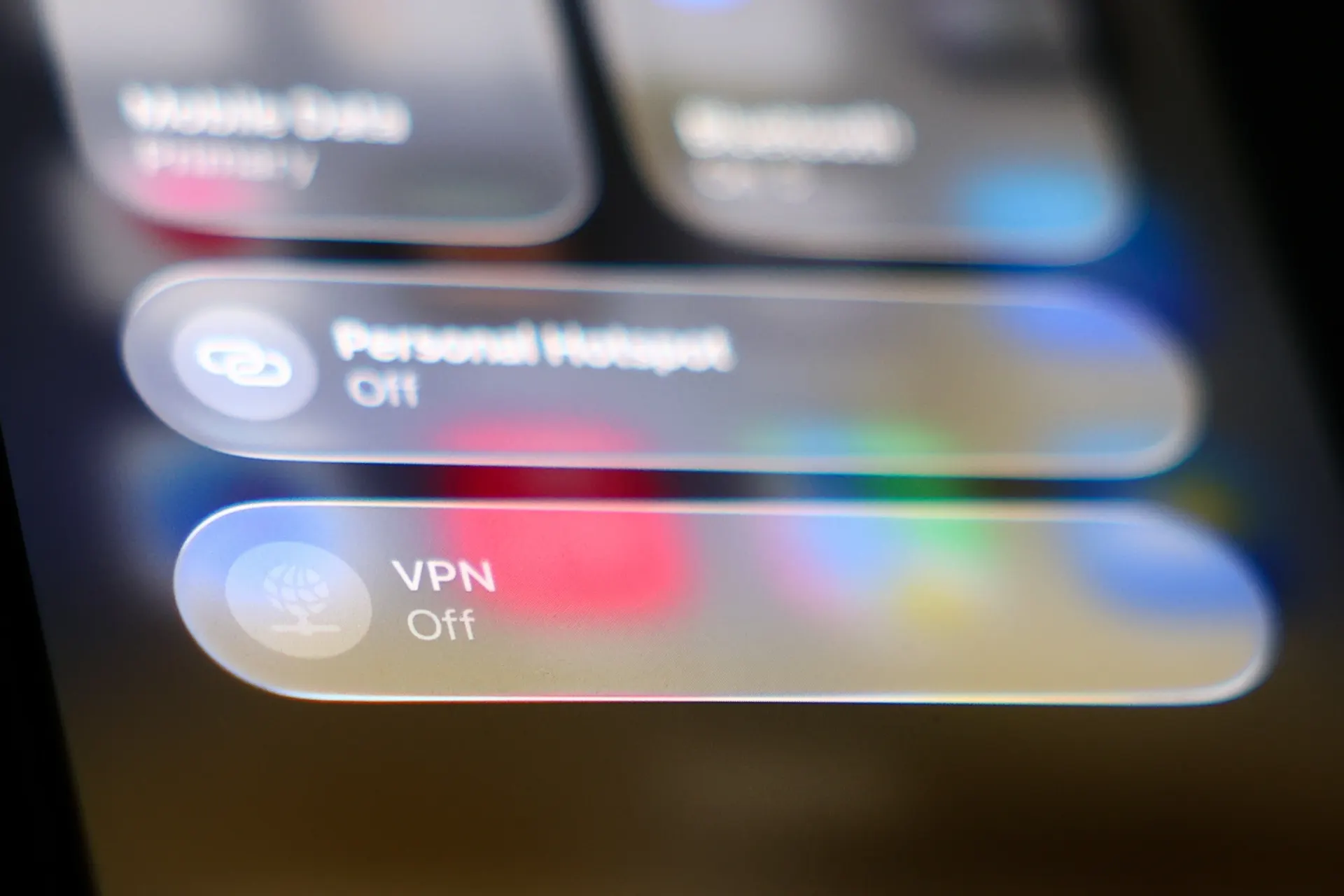 После требований ограничить доступ через VPN некоторые маркетплейсы и онлайн‑сервисы вновь стали доступны для части пользователей с включённым VPN, но ситуация остаётся фрагментарной: у многих доступ по‑прежнему ограничен.