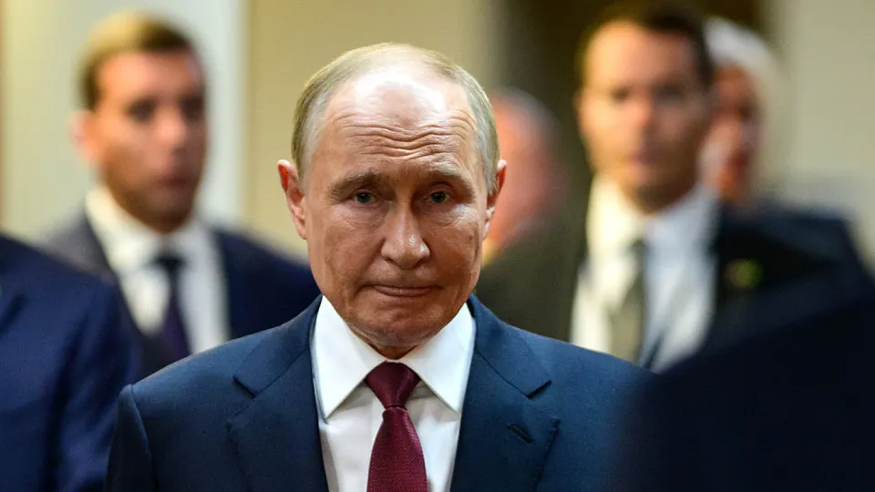 Доверие к президенту России снижается седьмую неделю подряд на фоне усиления цензуры в интернете и блокировок онлайн-сервисов, достигнув самых низких значений с 2018 года.