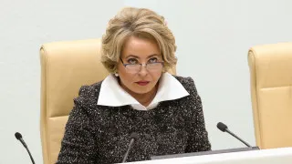 Спикер Совета Федерации Валентина Матвиенко заявила, что демографический кризис в России можно преодолеть, если россияне переедут из мегаполисов в собственные дома по стране, будут заводить большие семьи и благоустраивать дворы цветами, несмотря на продолжающееся падение рождаемости до исторических минимумов.