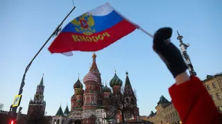 Просроченная дебиторская задолженность российских компаний к концу января выросла до 8,2 трлн рублей, что составляет почти 4% ВВП. Экономисты связывают резкий рост неплатежей с началом спада, снижением спроса и усилением налоговой нагрузки.