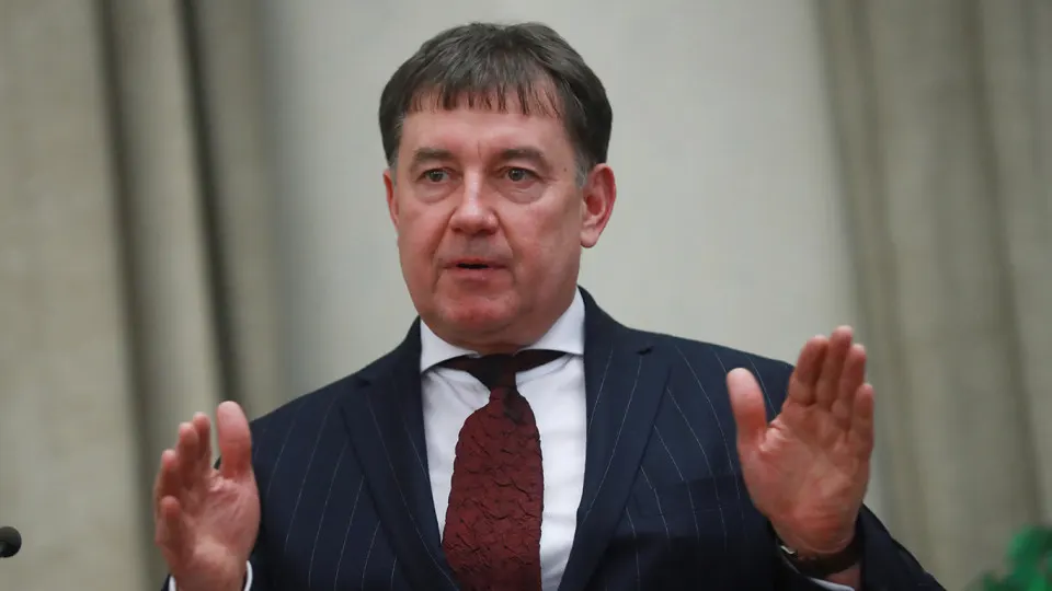 Мосгорсуд оставил в силе решение о национализации сети гостиниц и недвижимости экс-председателя Совета судей России Виктора Момотова на сумму около 9 млрд рублей. Генпрокуратура утверждает, что активы были нажиты коррупционным путем и связаны с криминальными структурами.