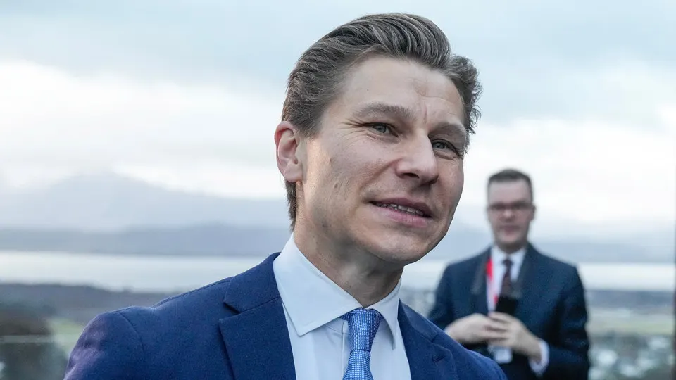 Правительство Финляндии предложило парламенту изменить закон об атомной энергии и Уголовный кодекс, чтобы снять запрет на ввоз, транзит, поставку и хранение ядерного оружия в стране в целях собственной обороны и коллективной обороны НАТО.