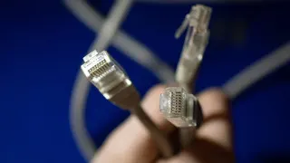 Крупные российские ИТ-компании призвали власти пересмотреть подход к блокировкам и запрету VPN, предупредив о рисках для Рунета, бизнеса и разработки отечественного софта.