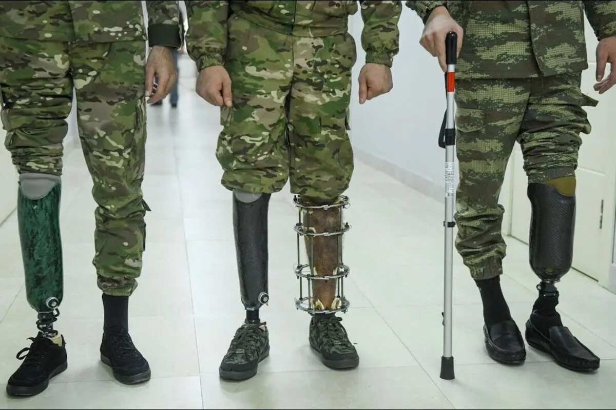 Минтруд предлагает расширить систему квот для трудоустройства людей с инвалидностью на все структурные подразделения компаний, включая приоритетное трудоустройство ветеранов боевых действий, однако бизнесу не обещают компенсаций за создание специальных рабочих мест.