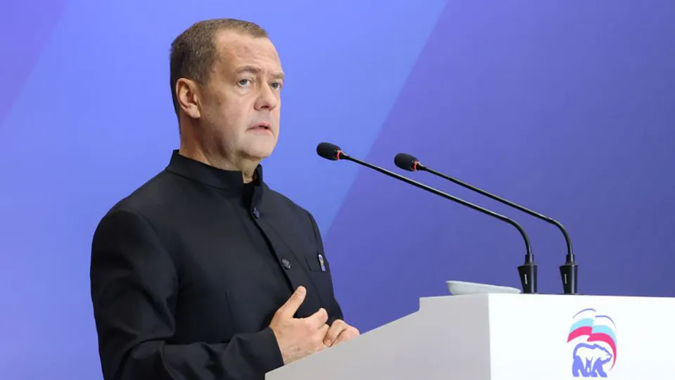 Заместитель председателя Совета безопасности Дмитрий Медведев предупредил о реальной возможности ядерной катастрофы и подчеркнул важность ядерной триады на фоне истечения СНВ‑III и роста напряжённости в мире.