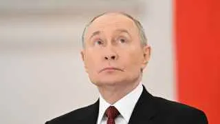 Владимир Путин заявил, что Россия должна действовать по образцу тыла времён Великой Отечественной войны, пообещал продолжение формирования «зоны безопасности» у границы с Украиной и достижение всех целей СВО на фоне сообщений о подготовке к затяжным боевым действиям и возможной новой волне частичной мобилизации.