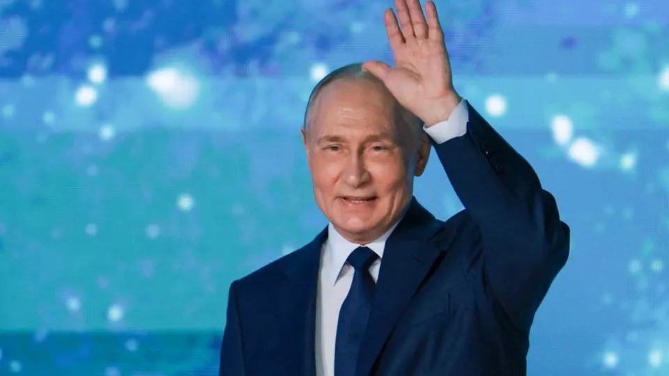 Президент Владимир Путин поручил правительству и силовым структурам гарантировать бесперебойную работу портала госуслуг, платёжных систем и сервисов записи к врачу даже при ограничениях мобильного интернета, которые он связал с мерами по предотвращению терактов.