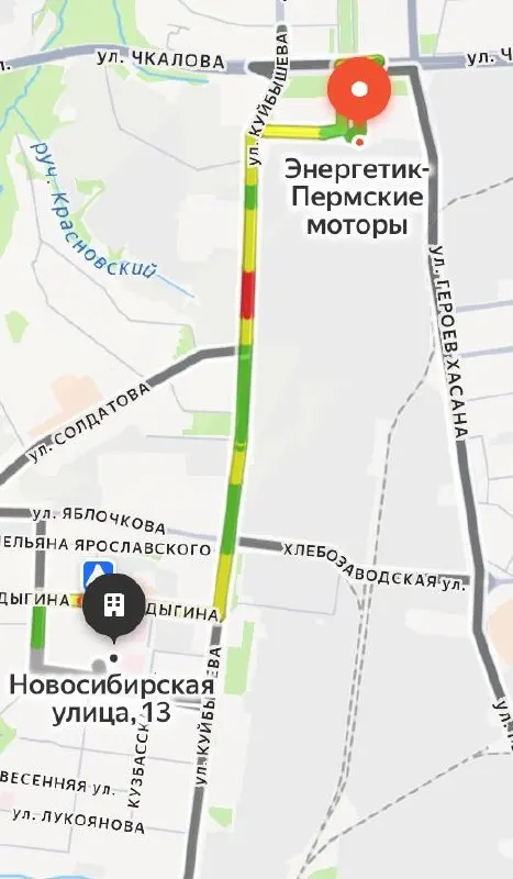 По предварительным данным, дрон, попавший в многоэтажный дом, мог быть направлен на промпредприятия — «Пермские моторы» или завод ОДК‑Стар. Оба объекта находятся в нескольких сотнях метров от места падения.