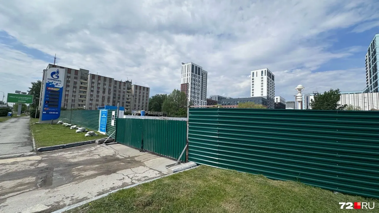 Станция на Пермякова временно закрыта — компания проводит реконструкцию двух АЗС. Открытие планируется в сентябре и декабре.