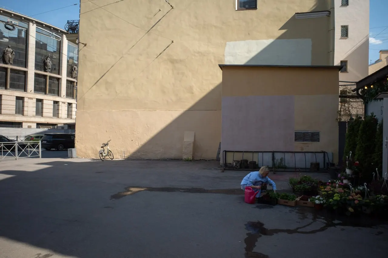 Кратко: в Петербурге отменили фестиваль, в Смольном планируют потратить 47,4 млн на сквер в Репино, суд отправил подозреваемого под стражу; в России обсуждают новый законопроект, в зоне СВО растёт число жертв после удара, в Латвии дрон упал в озеро, Минюст внёс книгу Вишневского в перечень экстремистских материалов.