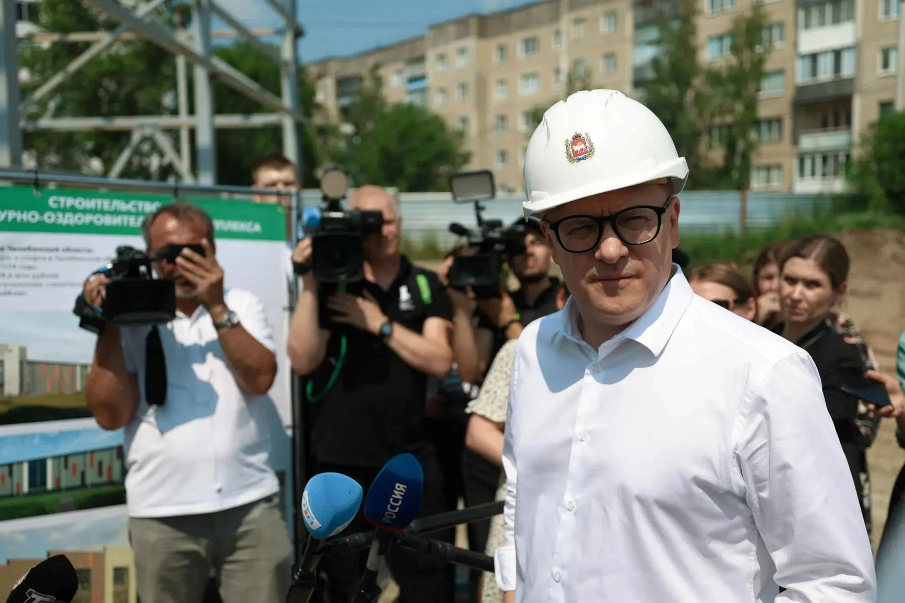 За январь—апрель 2026 года в Челябинской области ввели 412 тыс. м² жилья — 48% от уровня прошлого года; индивидуальное строительство сократилось почти втрое.