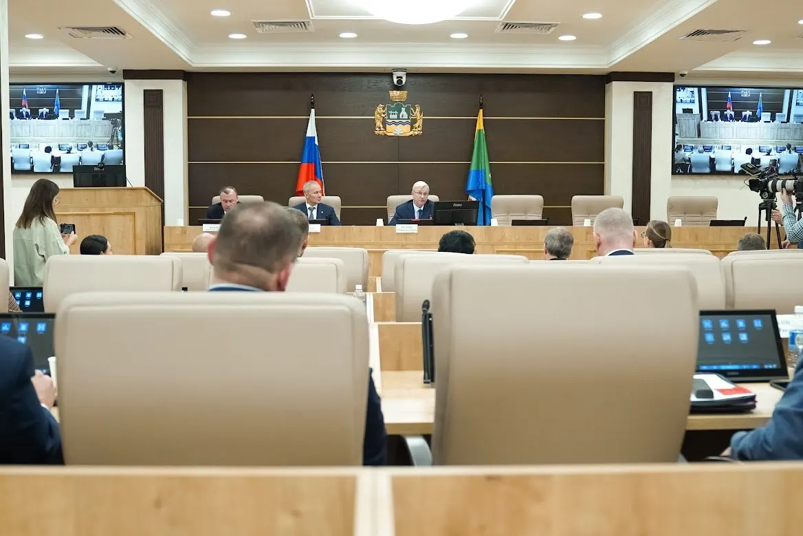 Законодательное собрание региона запретило в агитационных материалах использовать сгенерированные изображения и голоса людей, включая умерших и вымышленных; при этом кандидатам позволено применять собственные изображения и голосовые воспроизведения. Партиям дали право самостоятельно решать, публиковать ли предвыборные программы в интернете и печати.