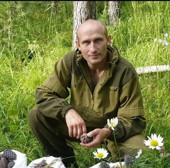 Андрей Падалка заявил в открытом письме, что его избили в СИЗО‑1 Иркутска; в знак протеста он порезал себе низ живота. Первое судебное заседание назначено на 19 мая.