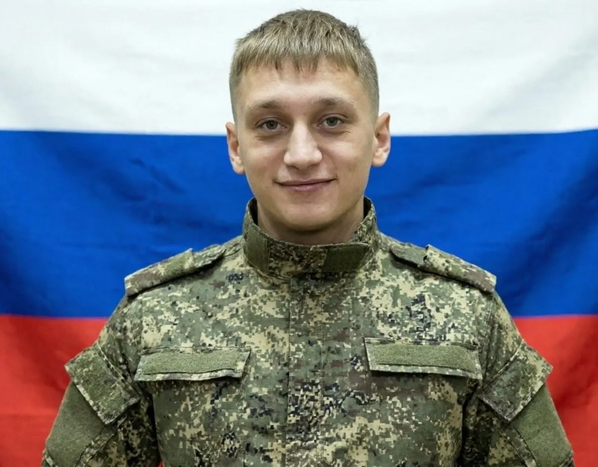 23-летний Валерий Аверин из Бурятии заключил контракт в январе, прошёл обучение оператором дронов и погиб 6 апреля под Луганском. Приёмная мать рассказала, что он солгал о поездке и перед смертью звонил с коротким сообщением.