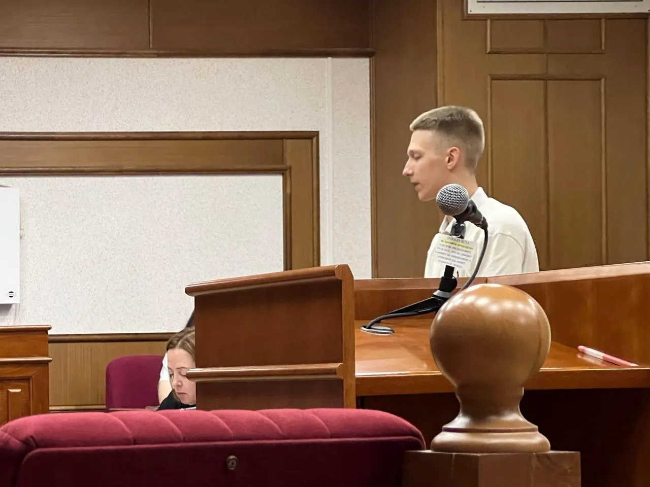 В Свердловском областном суде рассмотрели дело 19‑летнего Станислава Кайгородова: прокурор просит 4 года принудительных работ и запрет на администрирование сайтов за публикацию изображения Сталина и другие публикации, ранее повлекшие административные штрафы.