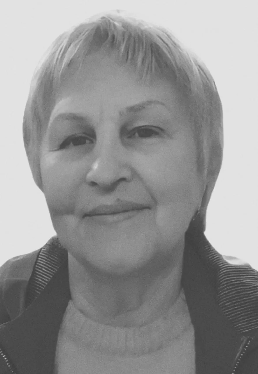Женщина ушла из дома ранним утром 9 мая в сером халате и сланцах и не вернулась; позже её тело обнаружили. Обстоятельства смерти уточняются.