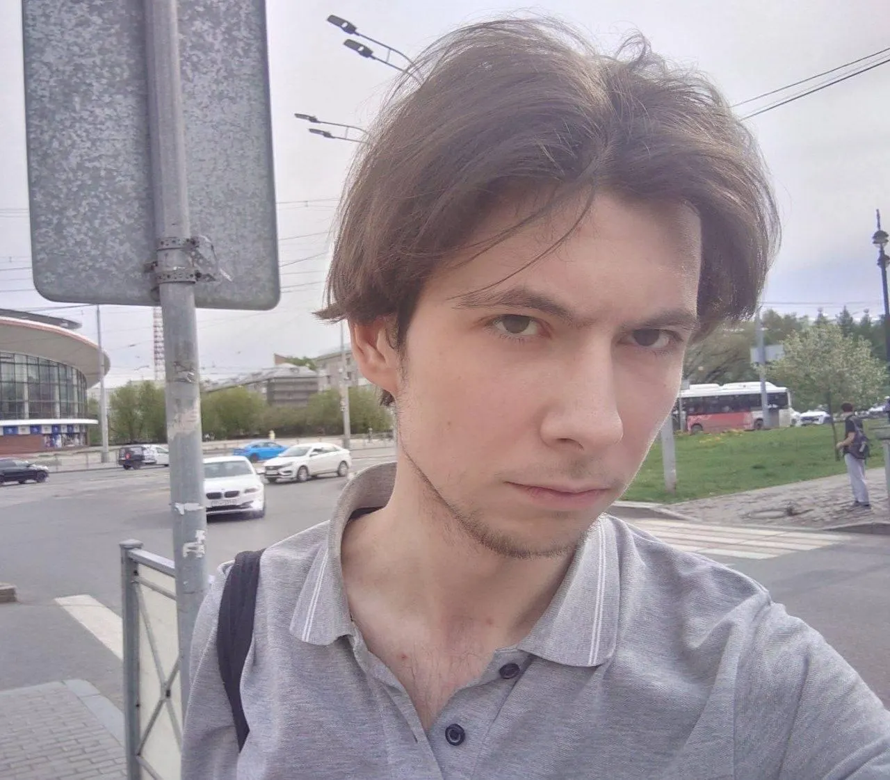 Активиста задержали сразу после выхода из спецприемника, где он отбывал 13 суток ареста. Ему предъявляют обвинение в демонстрации экстремистской символики — поводом стала символика на агитационном пикете прошлой осенью.