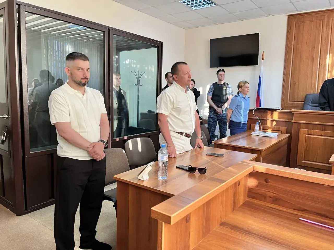 Суд присяжных признал Амерхана Юсупова виновным в стрельбе в холле бизнес‑центра; двое охранников ранены, их жизни вне опасности. Прения сторон назначены на 20 мая.