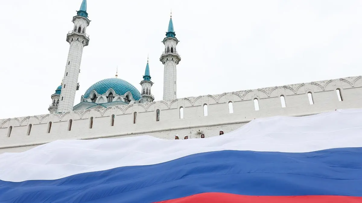 Документ, который изменит КоАП и введёт новые составы правонарушений, идёт на второе чтение 26 мая; в законопроекте — перечень действий, которые власти намерены отслеживать за рубежом, и возможность ареста имущества.