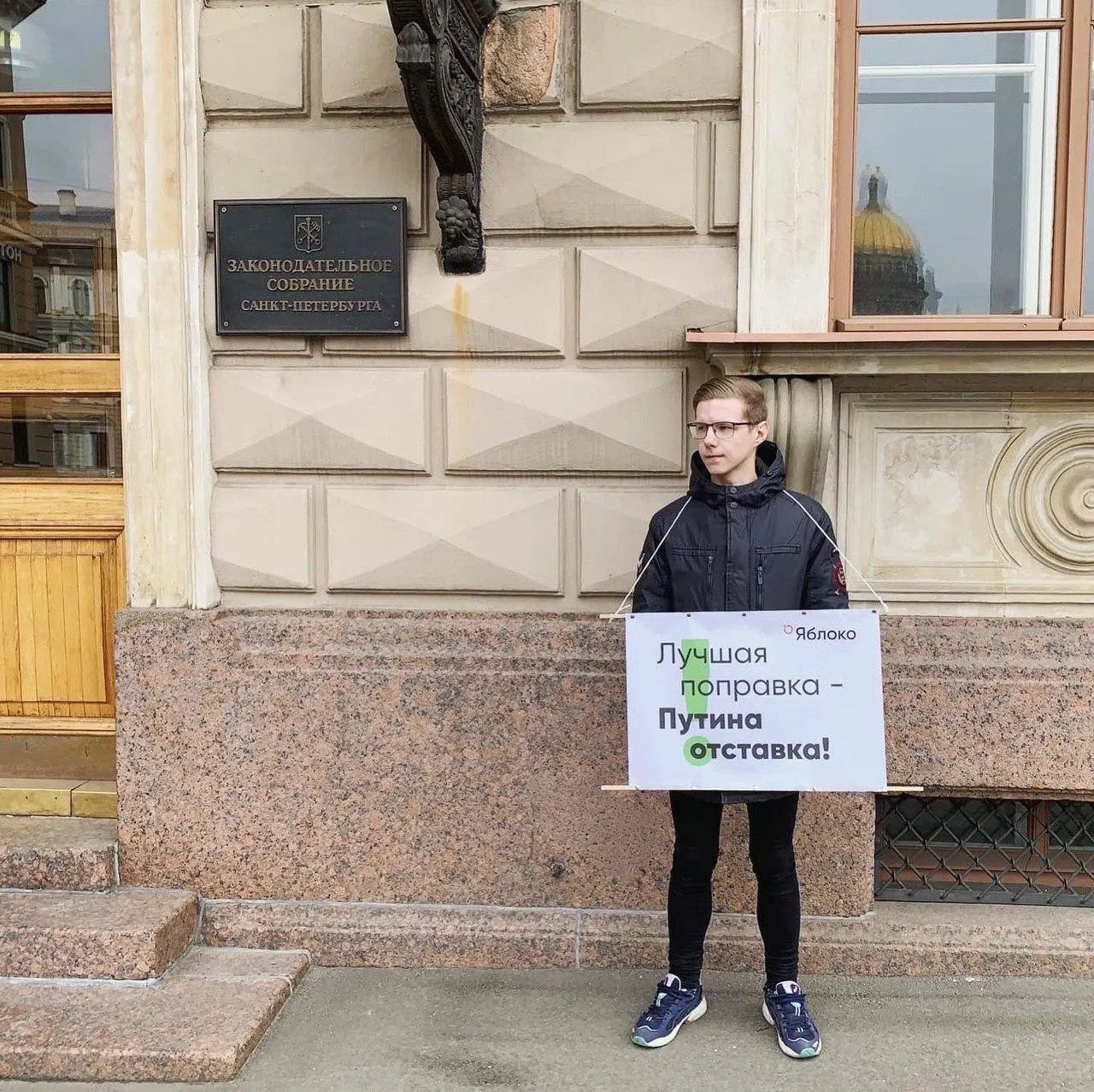 Он сообщил о розыске; ранее Минюст включил его в реестр «иностранных агентов», а также против него оформлены несколько административных штрафов.