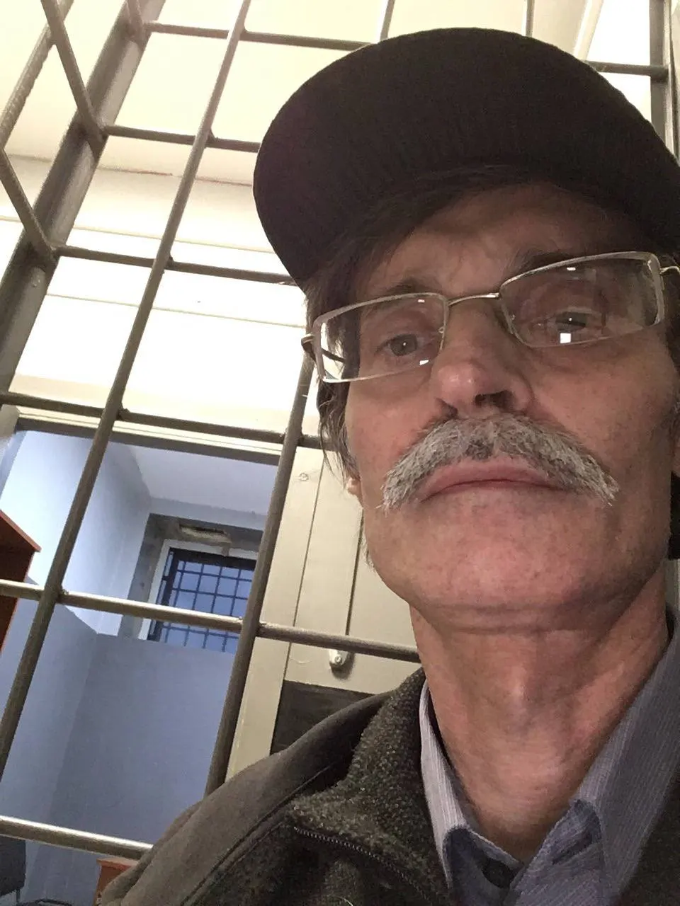 Суд оштрафовал Дмитрия Рыбакова по статье о демонстрации экстремистской символики; решение может помешать ему участвовать в осенних выборах.