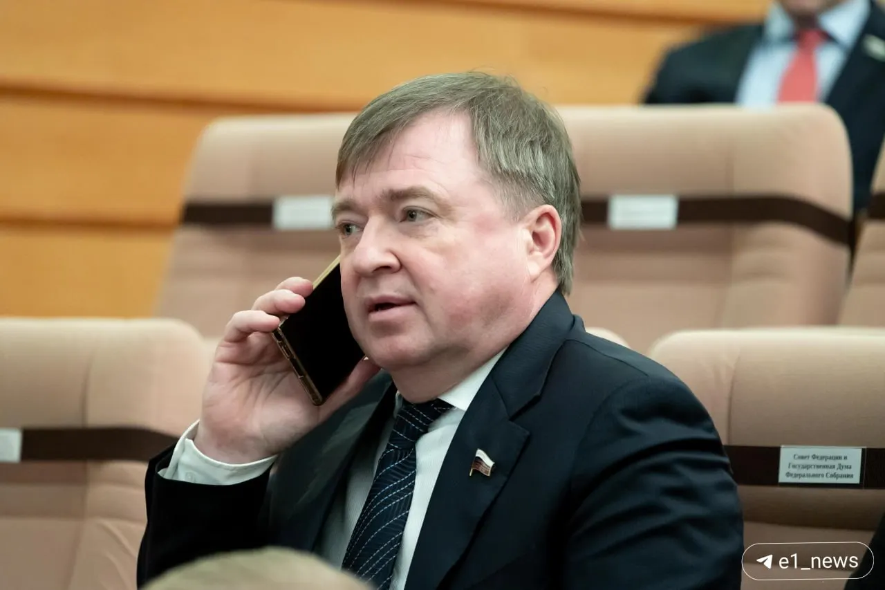 Иванов сообщил, что подал заявление о снятии своей кандидатуры с предварительного голосования «Единой России» и не будет баллотироваться в новый состав Госдумы.