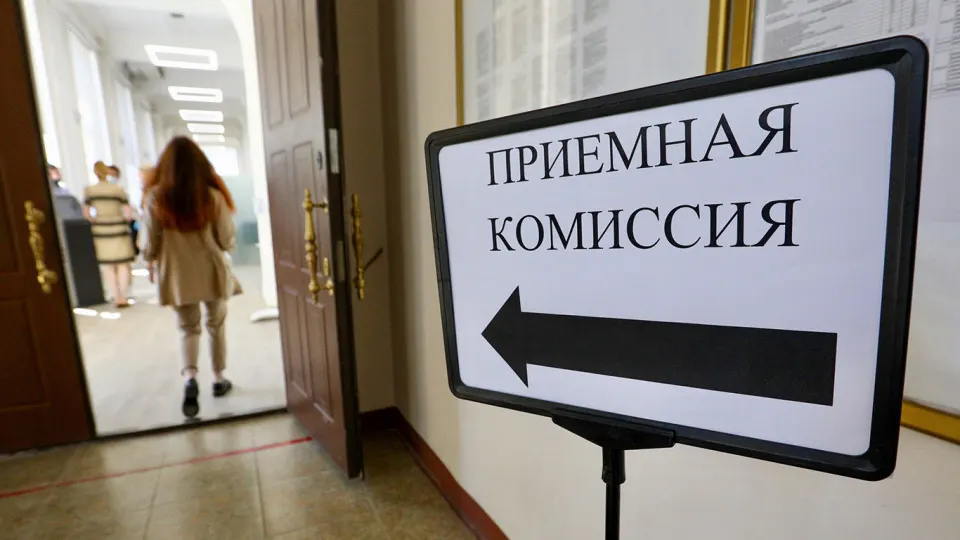 Депутаты внесли поправки, по которым на ряд магистерских программ можно будет поступать только при совпадении профиля с бакалавриатом. Эксперты расходятся во мнении о целесообразности таких ограничений.