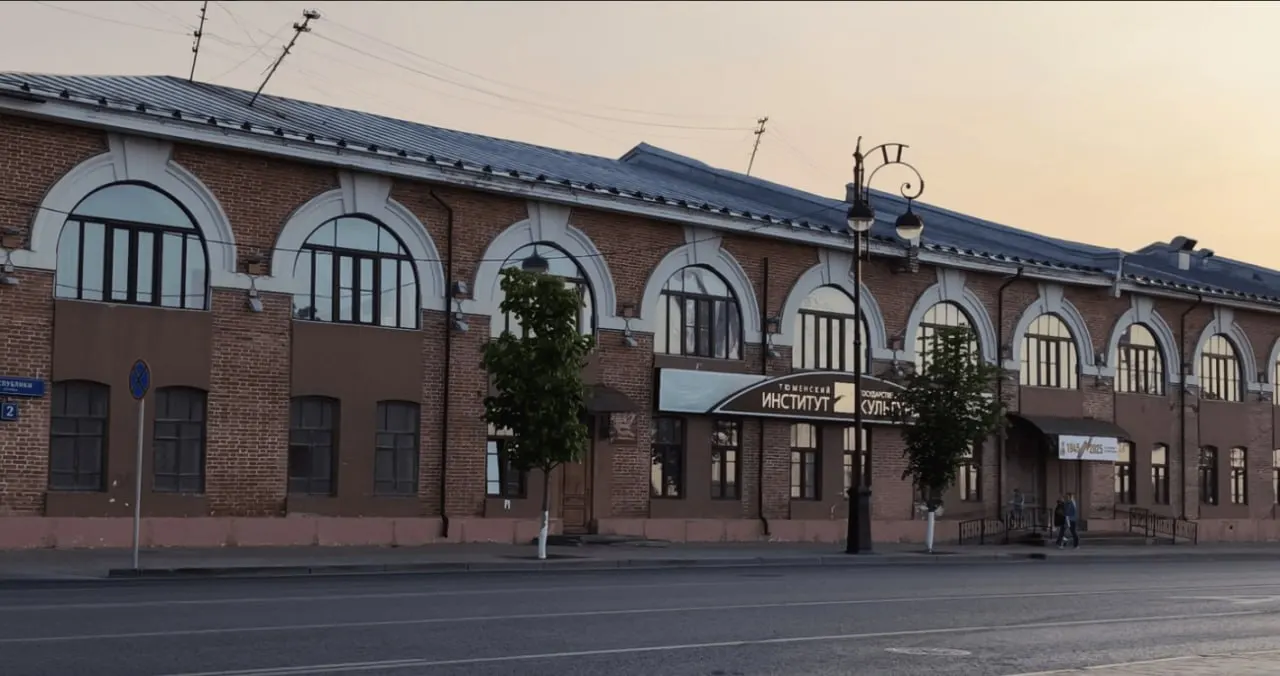 Здание на Республики, 2 признано аварийным — студентов факультета музыки, театра и хореографии перевели в филиалы и другие корпуса института. Приказ оформлен 12 мая.