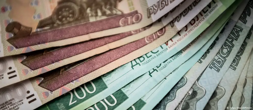 Вице-премьер сообщил, что ВВП в 2026 году может вырасти лишь на 0,4%. Ожидается снижение инвестиций и замедление роста доходов населения; инфляция приблизится к 5,2%, безработица останется низкой.