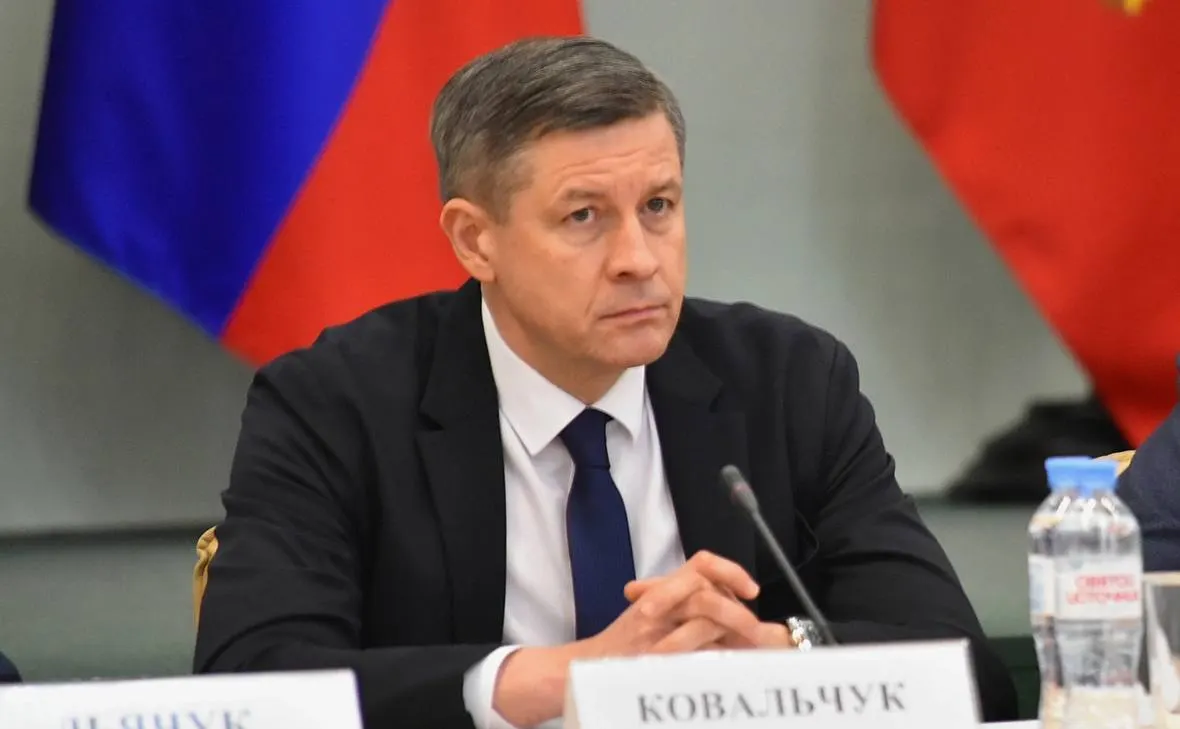 Врио губернатора Егор Ковальчук подписал указ об отставке регионального правительства; новый состав пока не назначен. Ранее президент освободил от должностей губернаторов Белгородской и Брянской областей.