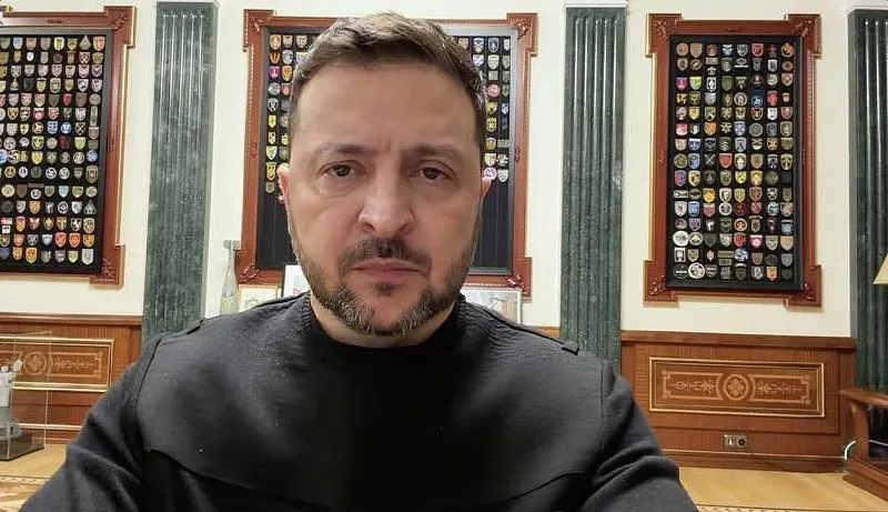 Президент Украины заявил, что от американских и европейских партнёров поступили сведения о подготовке Россией комбинированного удара с применением комплекса «Орешник», в том числе по Киеву. Граждан просят внимательно реагировать на сигналы тревоги и пользоваться укрытиями.