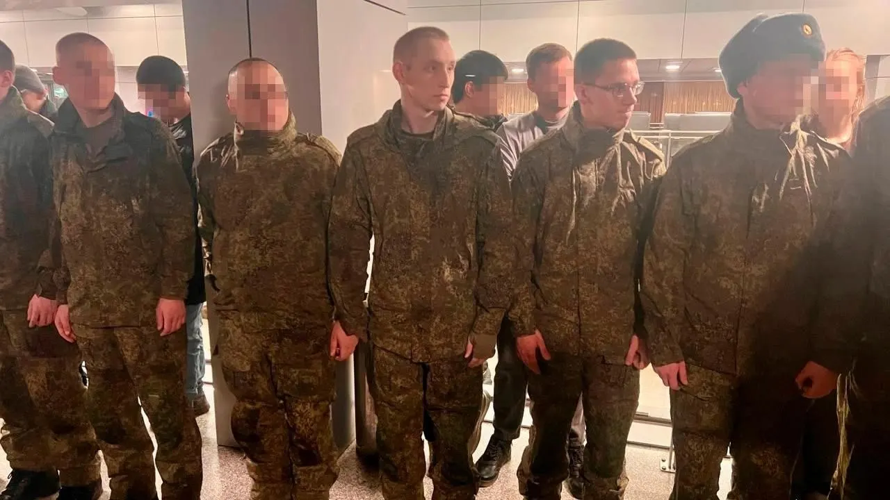 Кирилла Пономарева вернули из воинской части в Ростове-на-Дону. Военная прокуратура выявила несоответствия в документах, вернули перечисленные средства и ждут приказа о переводе солдат в статус срочников.