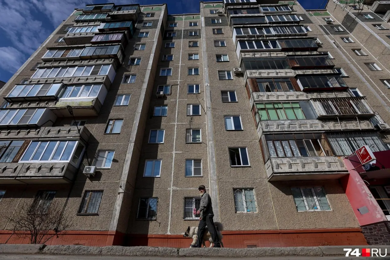 На Урале участились запросы на полисы, покрывающие ущерб от беспилотников: опция увеличивает стоимость страховки, выплаты требуют особых подтверждений, а ипотечная страховка такие риски обычно не покрывает.
