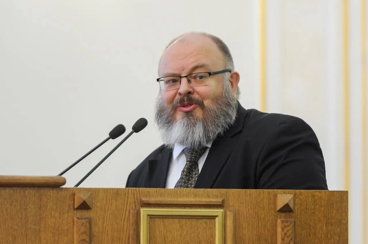 В Тюмени представитель движения «Сорок сороков» выступил перед областными чиновниками с докладом о «цивилизационном противостоянии» и традиционных духовно‑нравственных ценностях.