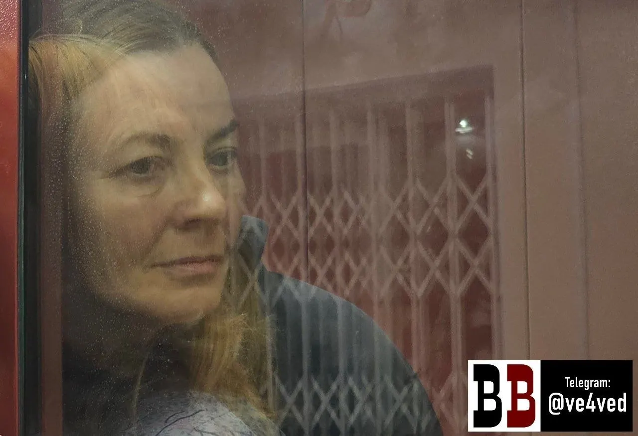 Лариса Захарова, участница проекта «Правозащитники Урала», вышла из следственного изолятора под запрет ряда действий. Её коллеги либо отпущены с ограничениями, либо остаются под стражей в рамках уголовного дела о связях с зарубежными организациями.