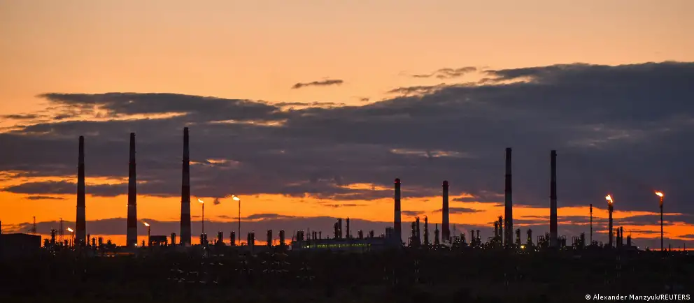 По словам Владимира Зеленского, украинские силы атаковали объекты газовой промышленности в Оренбургской области в ответ на удары России по украинской территории. Региональные власти пока не подтверждают сведения о поражении газовых объектов.