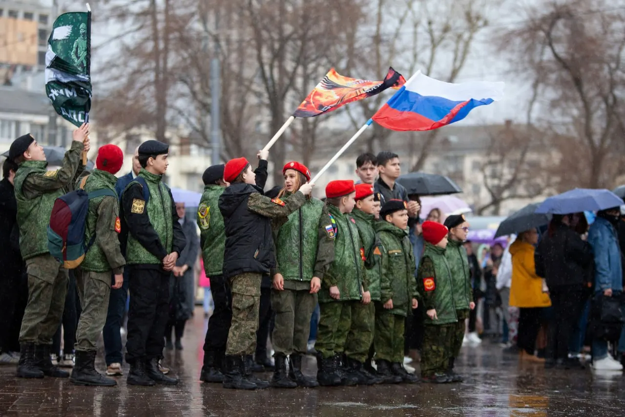 В школах города внедряют программу по «профилактике терроризма»: создают военно‑патриотические отряды и проводят разъяснительные беседы с мигрантами для недопущения радикализации и адаптации в правовом поле.