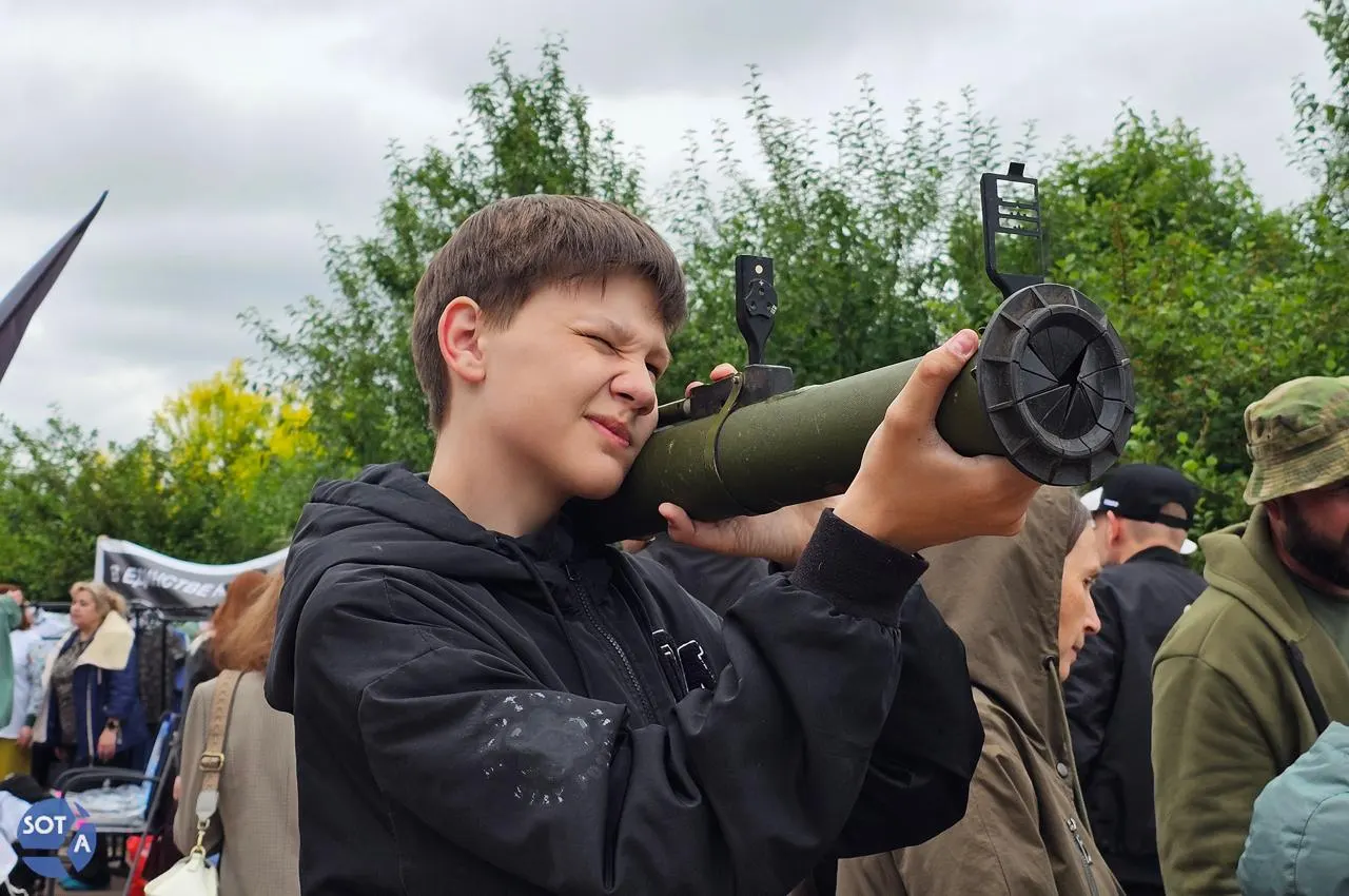 На праздновании трёхлетия местной ячейки движения активистка призывала отказаться от абортов, раздавала листовки с эмоциональными утверждениями о вреде прерывания беременности и заявляла о «угрозе» западных ценностей.