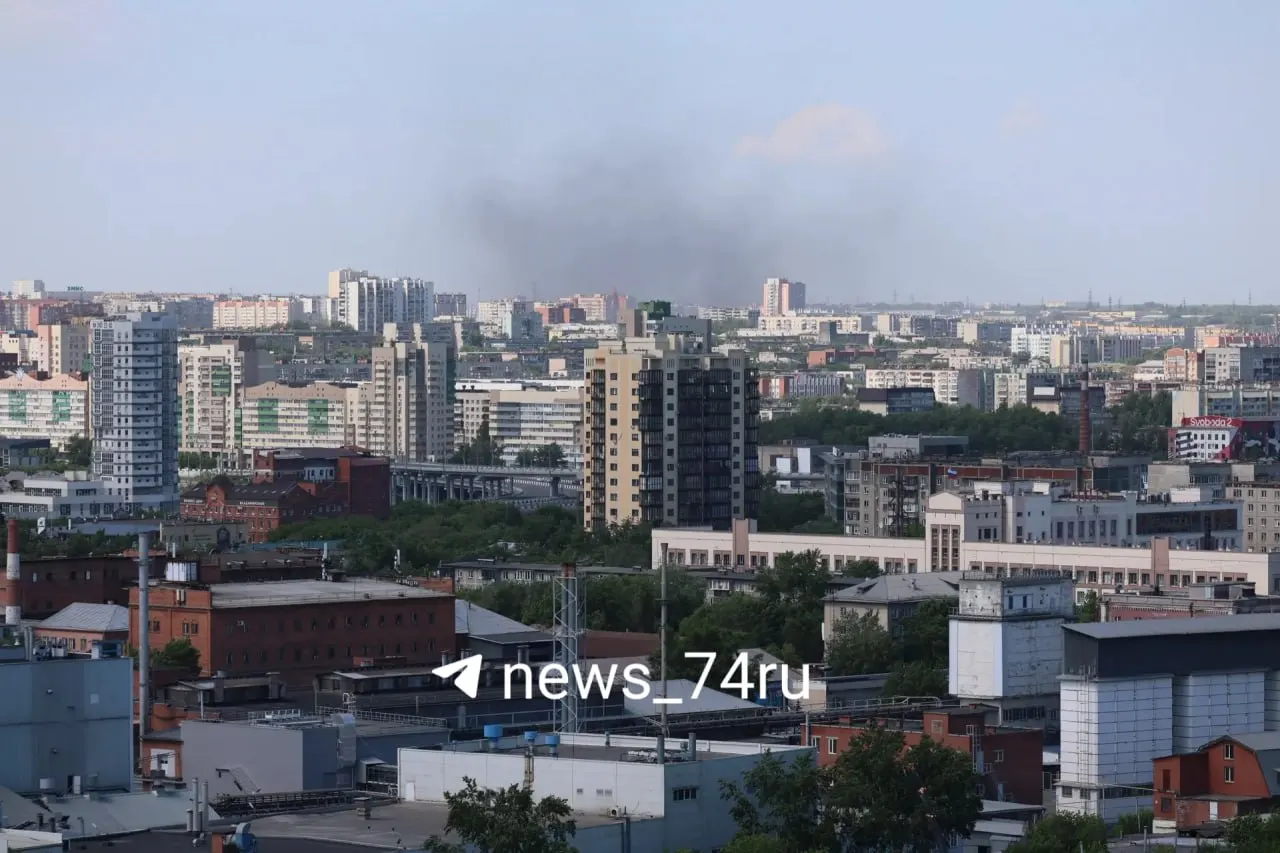 В районе улицы Краснознаменной в Челябинске зафиксирован пожар: из центра города виден столб дыма. В МЧС сообщили, что на место уже отправлены пожарные, информация уточняется.
