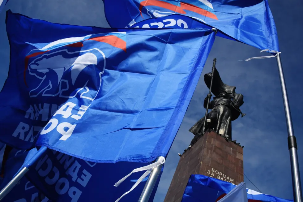 На прошедшем в Москве электоральном форуме представители политического блока администрации президента обсуждали численный состав партий, прогнозы по результатам и практические инструменты мобилизации избирателей — многодневное голосование, корпоративная мобилизация бюджетников и расширение дистанционного электронного голосования.