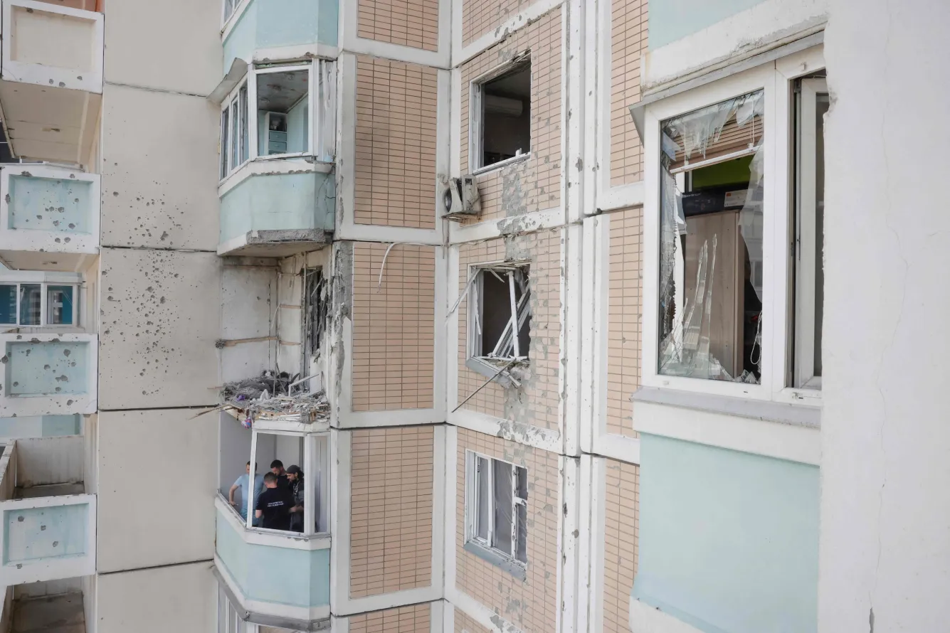 Жители разных городов рассказывают, как регулярные атаки беспилотников и прилёты подрывают ощущение безопасности, меняют отношения к войне и побуждают часть людей уезжать или ждать эскалации.