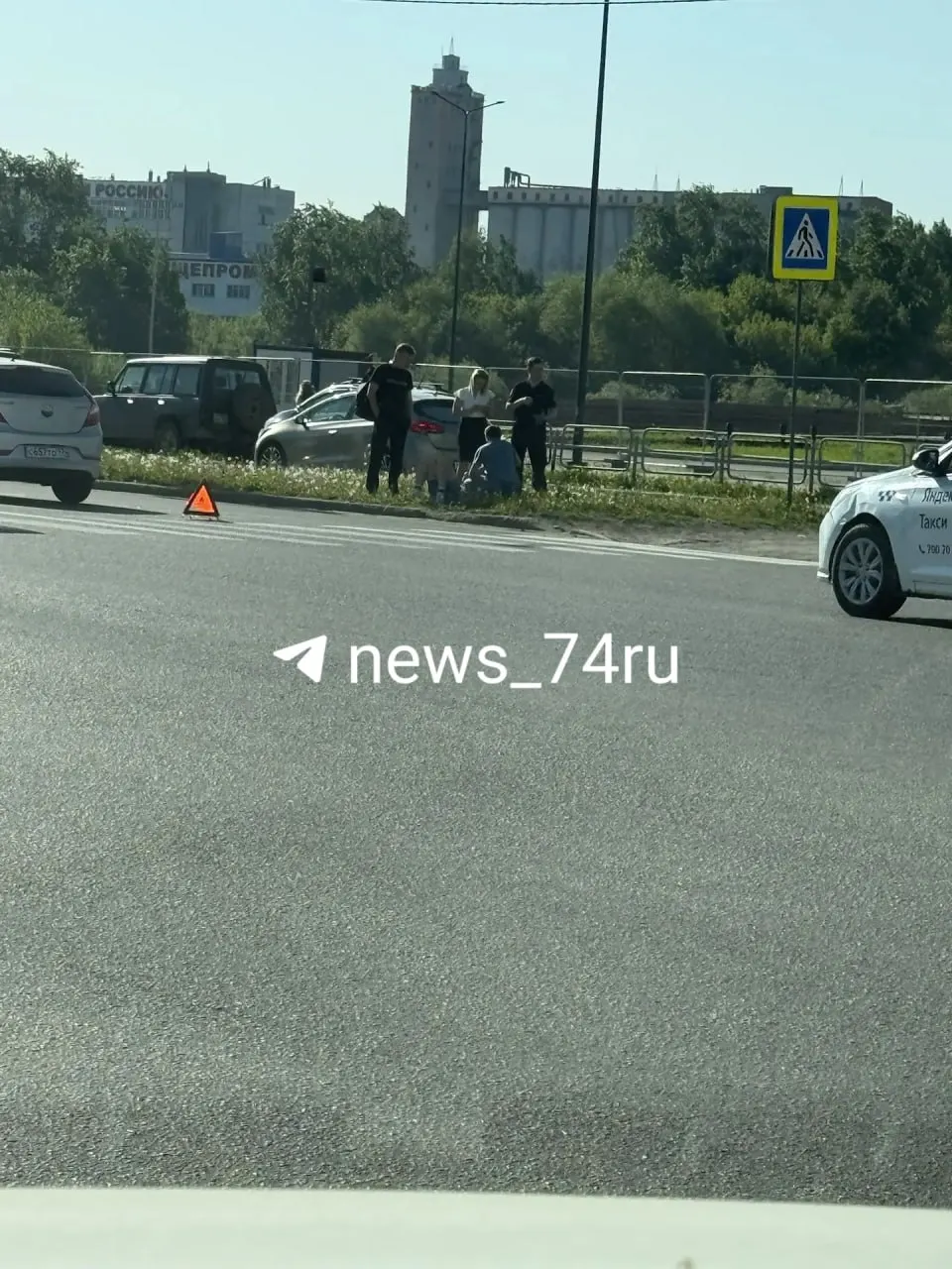 Утром на пересечении Молодогвардейцев и Университетской Набережной 33‑летний мужчина на электросамокате попал под автомобиль «Солярис». Пострадавший получил травмы, у машины разбито лобовое стекло.