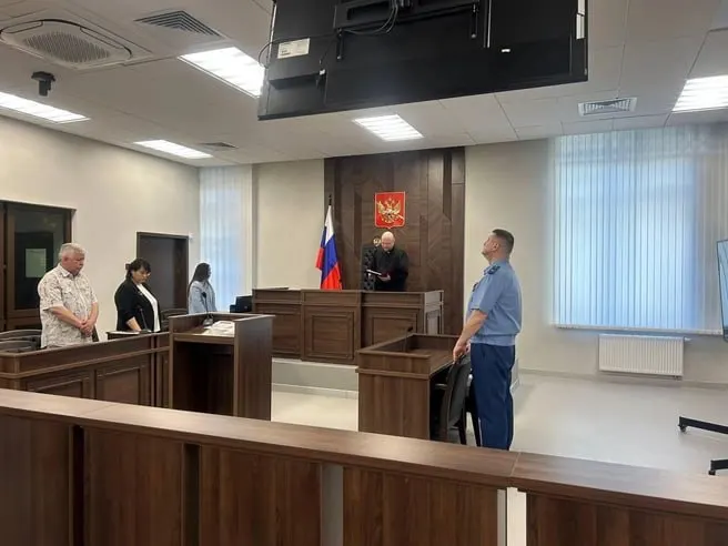 Суд признал виновным водителя Lada в аварии 8 марта 2025 года: пенсионерка, пассажирка KIA, скончалась от осложнений после госпитализации. Виновнику дали шесть лет колонии и лишили возможности управлять транспортом.