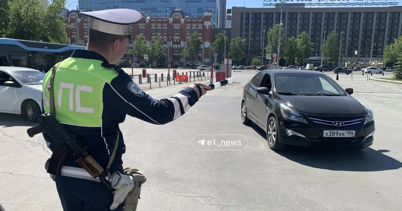 На железнодорожном вокзале провели масштабную проверку таксистов — у некоторых водителей аннулированы права, у других выявили проблемы с техосмотром, резиной и незарегистрированным газовым оборудованием.