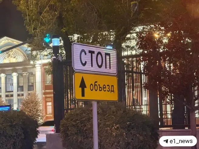 Участок от 8 Марта до Горького будет недоступен для транспорта до 15 августа из‑за строительства тоннеля. Изменится схема движения трамваев; также горожанам напомнили о бесплатном концерте «Ленинграда».