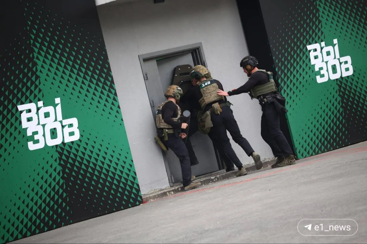 Команды силовых ведомств и стрелковых клубов соревнуются в восьми испытаниях, приближённых к боевым операциям. Финал состоится 31 мая на окраине Екатеринбурга.