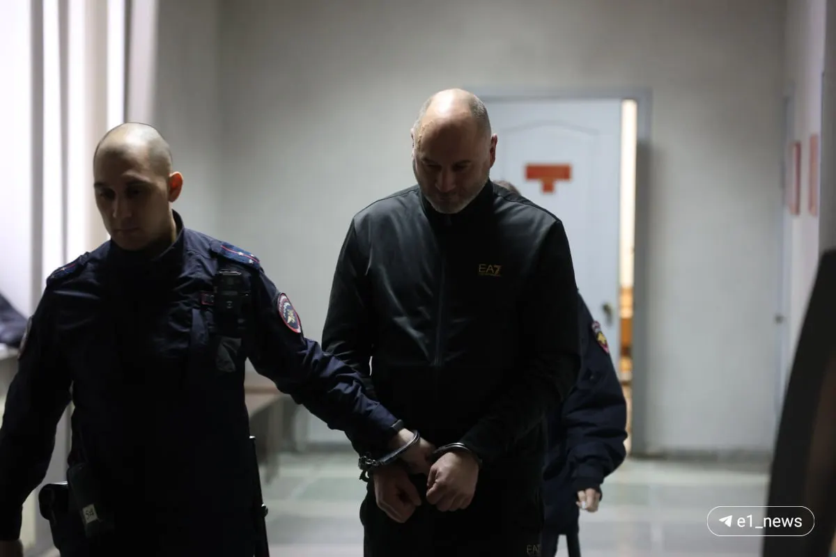 Михаила Арзамасцева — обвиняемого в мошенничестве руководителя благотворительной организации помощи бездомным — перевели с содержания в СИЗО на домашний арест до 7 июня.