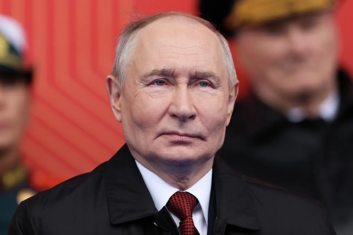 Указ устанавливает особый порядок приёма в гражданство РФ для совершеннолетних и лиц без гражданства, постоянно проживающих в Приднестровье; заявления будут принимать российские диппредставительства и консульства.